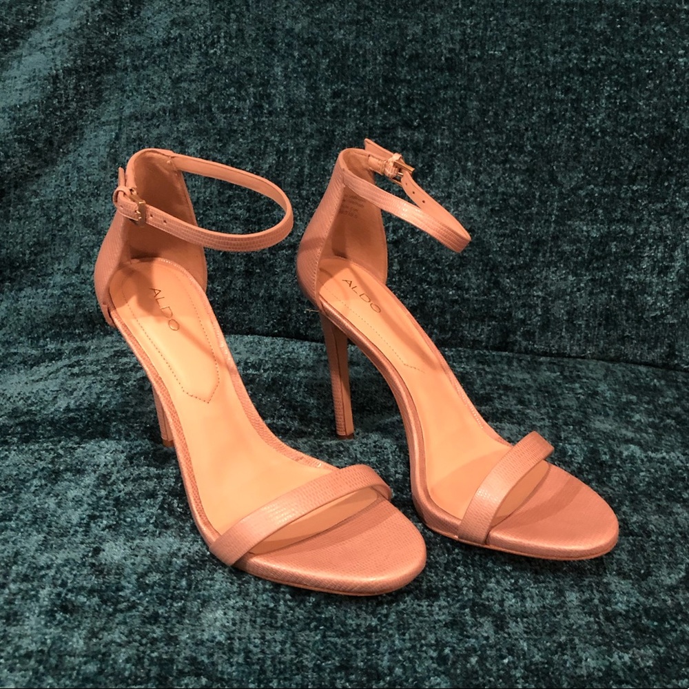⛔️SOLD⛔️ 
ALDO nude heels